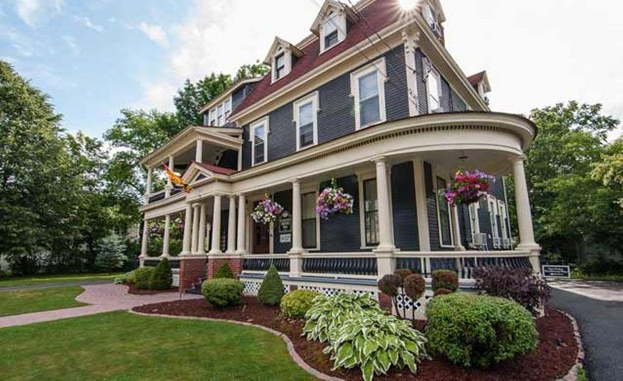 Carriage House Inn Fredericton Esterno foto