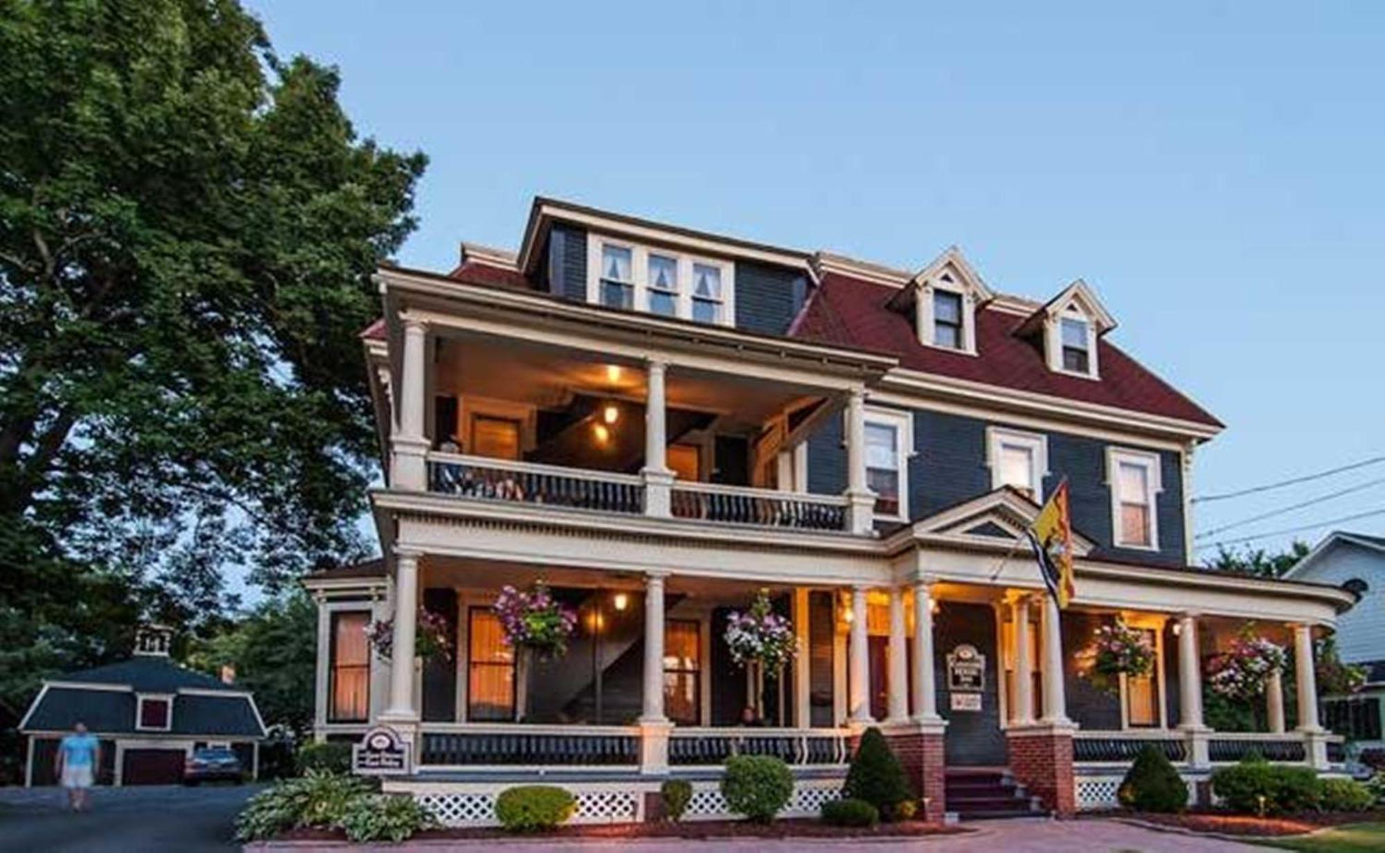 Carriage House Inn Fredericton Esterno foto
