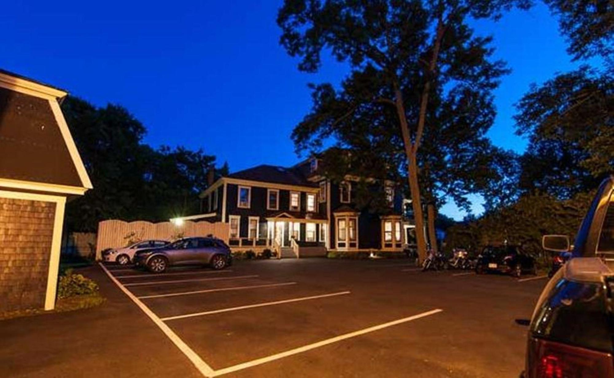 Carriage House Inn Fredericton Esterno foto