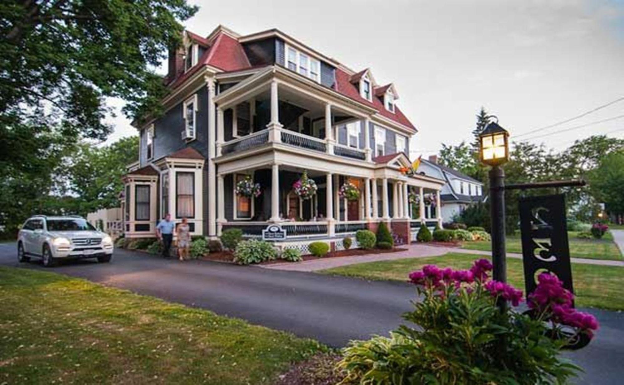Carriage House Inn Fredericton Esterno foto
